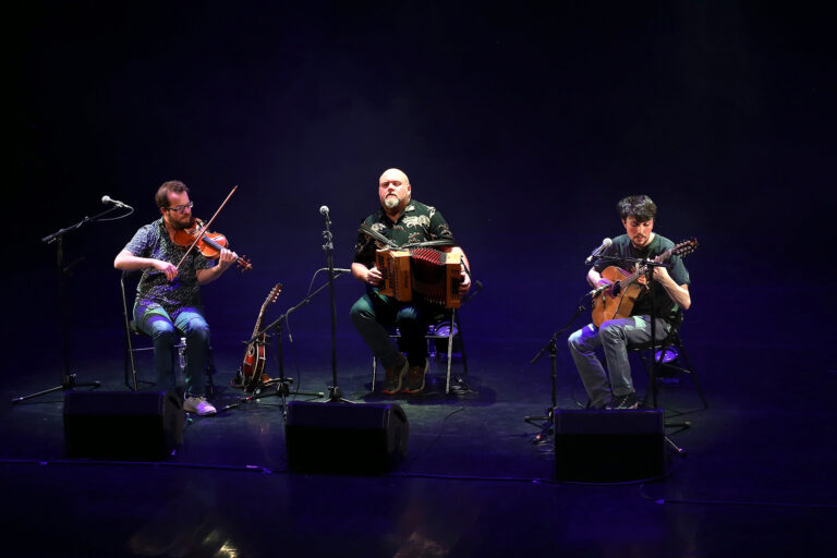 Le trio Salann (musique irlandaise) en double concert de sortie de résidence, à Saint-Maximin et Draguignan, en mars 2025 - photo Zoé Lemonnier